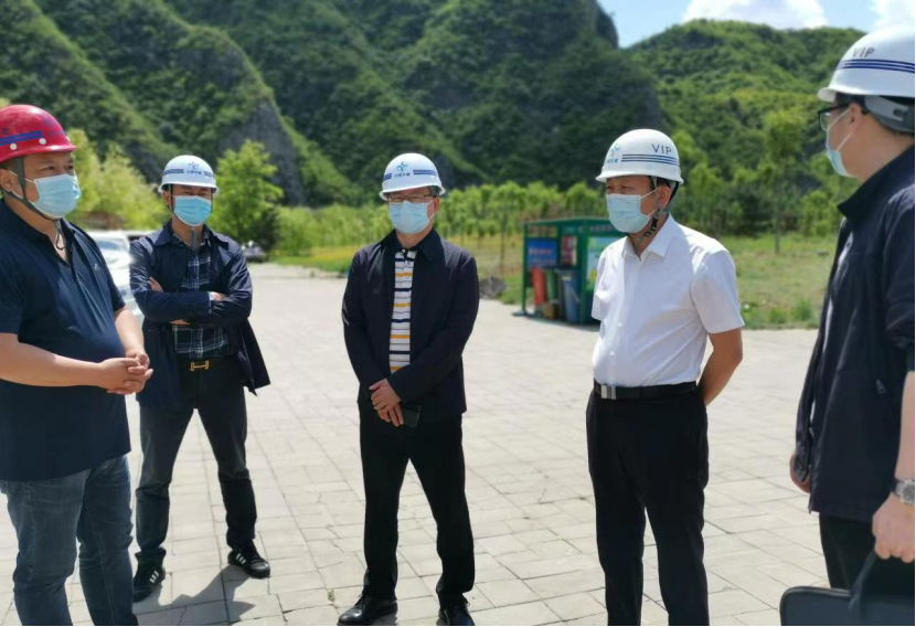 刘永满一行在永定河山峡段综合治理与生态修复工程第